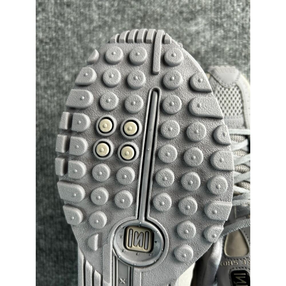 Nike Shox R4 Women's 7 Wolf Grey Metallic Silver - Picture 9 of 12